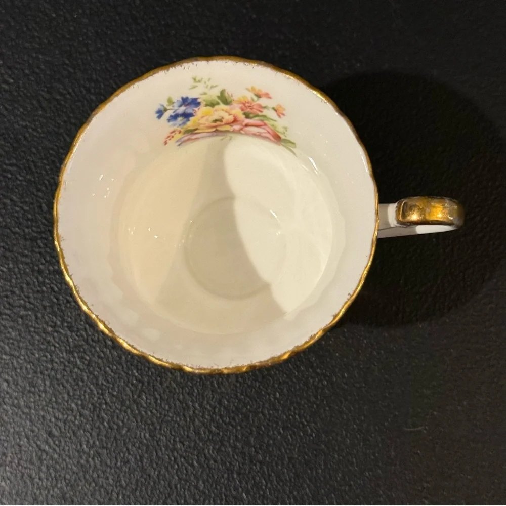 Paragon By Appointment To Her Majesty The Queen Bone China Tea Cup Floral Golden